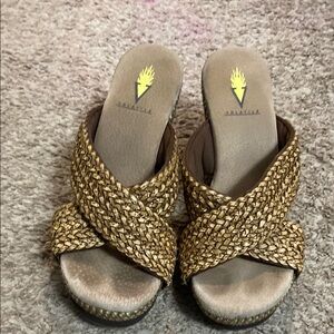 Volatile Spartina 449 Women's Gold Woven Sandals